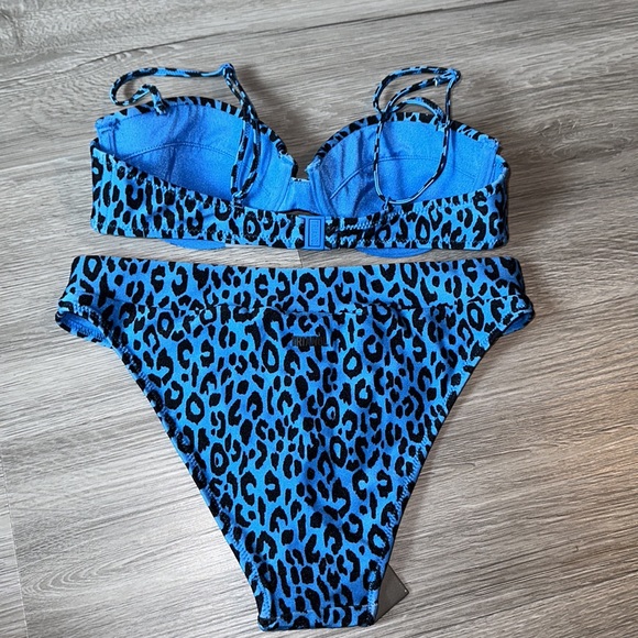 Blue cheetah swimsuit set. - Picture 7 of 10